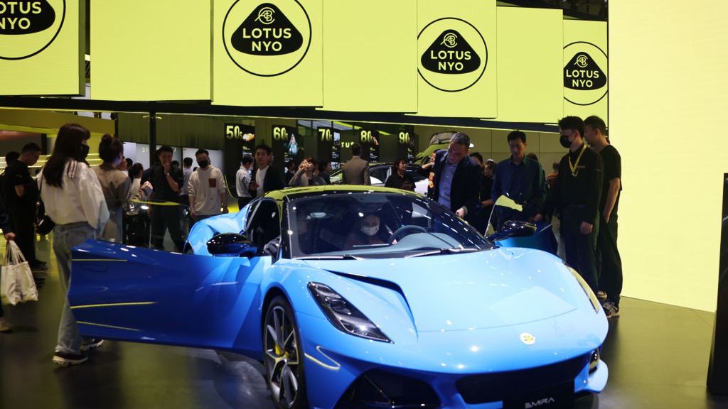 Lotus Emira ma być "supersamochodem za połowę ceny"