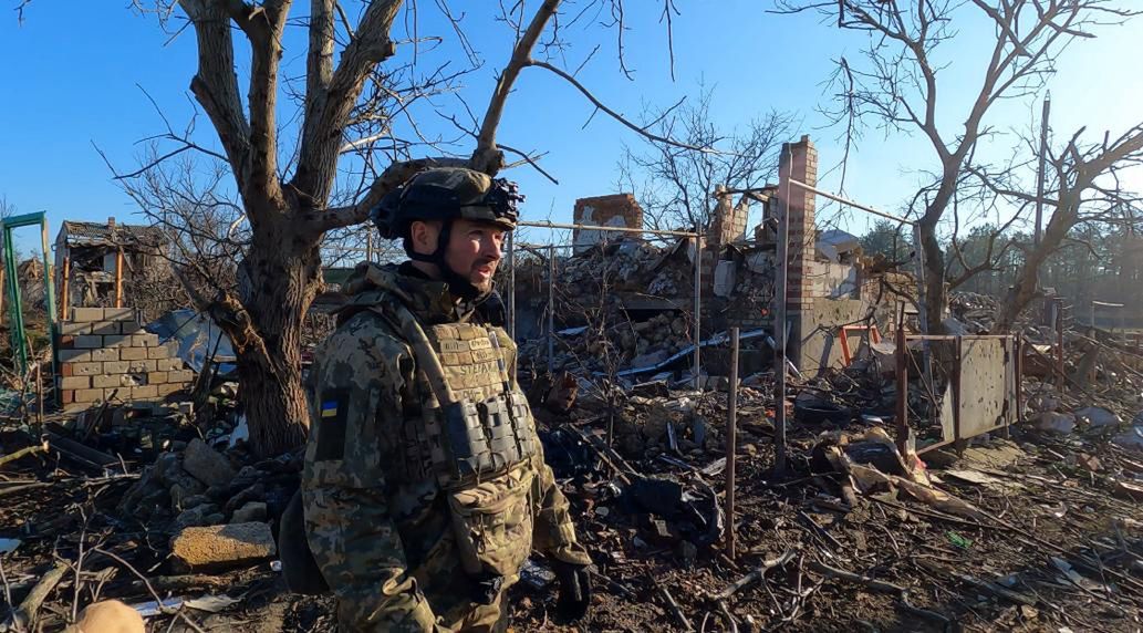 Jarosław, dowódca roty Igora. Nie musiał przeprawiać się na lewy brzeg, ale zrobił to jako pierwszy z jednostki. - Chciałem dać przykład innym marines. Dlatego u nas w rocie nie było ani jednego przypadku odmowy wykonania zadania