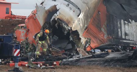 Rewizja na lotnisku w Muan. Służby szukają  przyczyn katastrofy samolotu Jeju Air