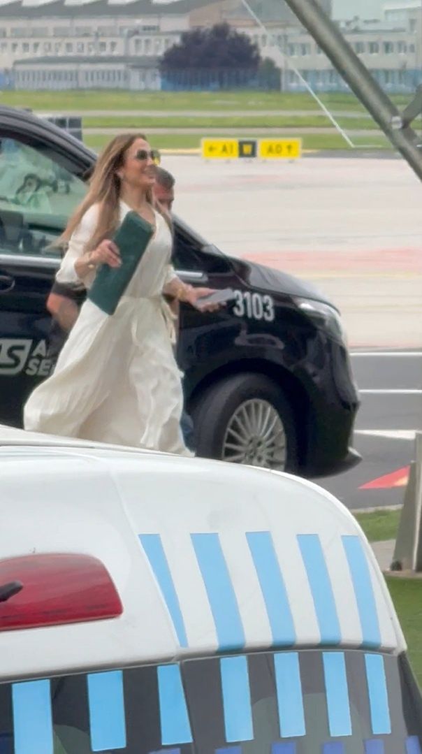 Jennifer Lopez na warszawskim lotnisku