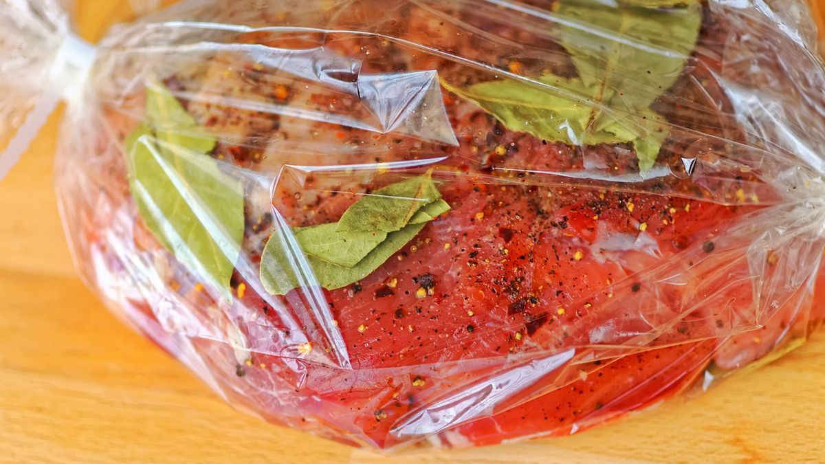 Pieczona szynka w rękawie