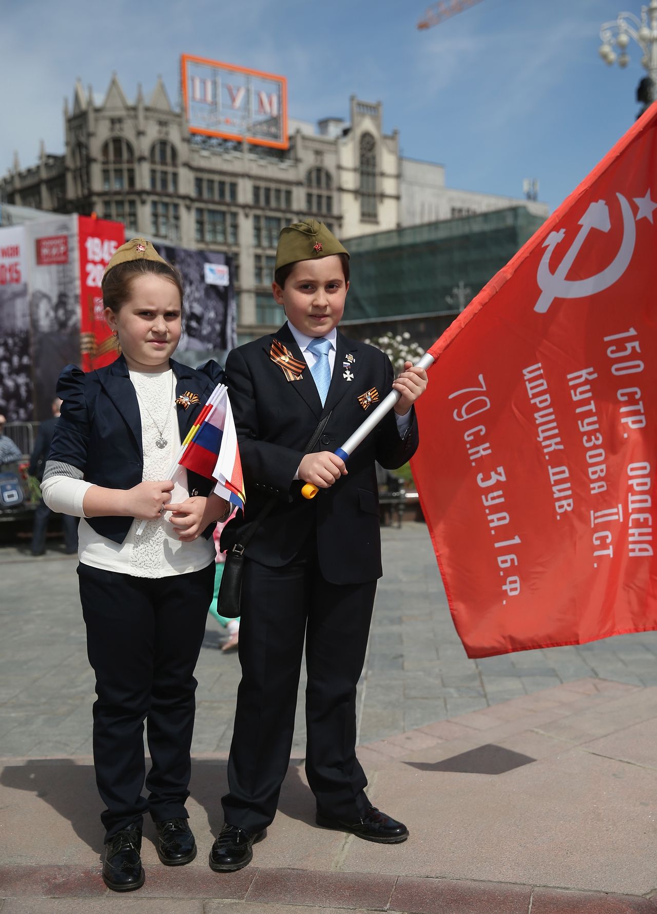 Rosyjskie dzieci świętują Dzień Zwycięstwa w Moskwie (Fot. Sean Gallup/Getty Images)