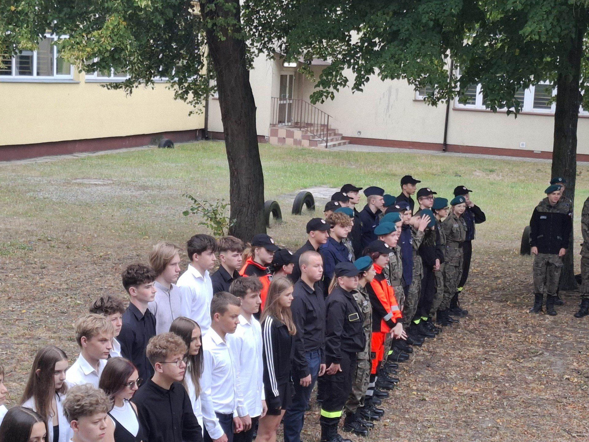 Blisko 200 uczniów rozpoczęło rok szkolny 2025/2026 w Zespole Szkół w Bolimowie