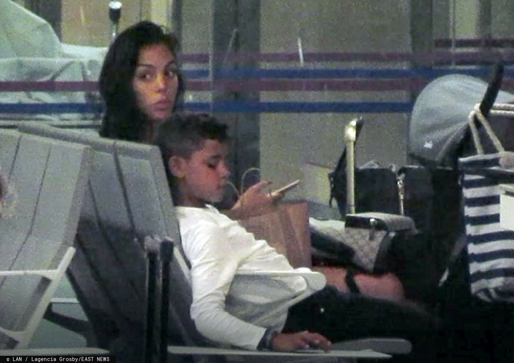 Georgina Rodriguez i Cristiano Ronaldo Junior na lotniskuPhoto ?2017 /Lagencia Grosby  Georgina Rodriguez, Cristiano Ronaldo's girlfriend, is seen at Ibiza airport with Cristiano Ronaldo Junior after a little break in the White Island on September 5th 2017.