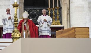 Papież w ogniu krytyki. Chodzi o słowa na pogrzebie Benedykta