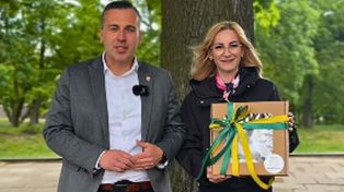 Nie każdy prezent musi być wielki. Ten ma mieć inne znaczenie. Na dobry początek