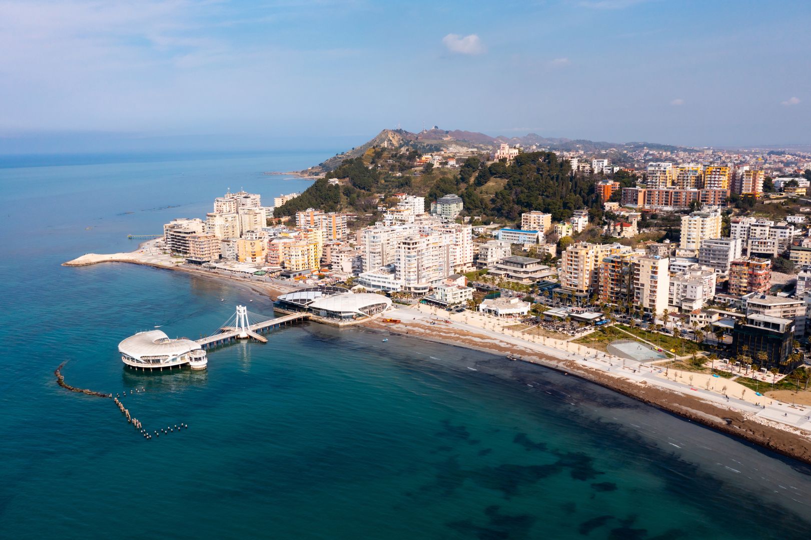 Widok na Durres na adriatyckim wybrzeżu Albanii