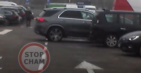 Kierowca mercedesa przyłapany. "Ucieczka z miejsca zdarzenia"