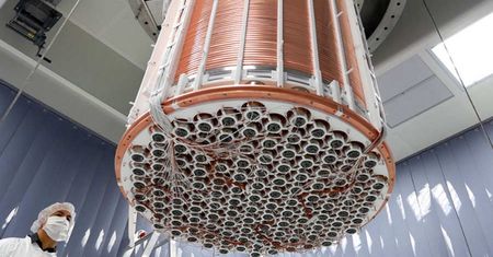 Detektor ciemnej materii XENON1T wykrył dziwne sygnały. Naukowcy odkryli coś niesamowitego