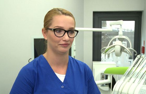 Nieleczona paradontoza może prowadzić do utraty zębów i chorób serca. Choruje na nią 70 proc. Polaków