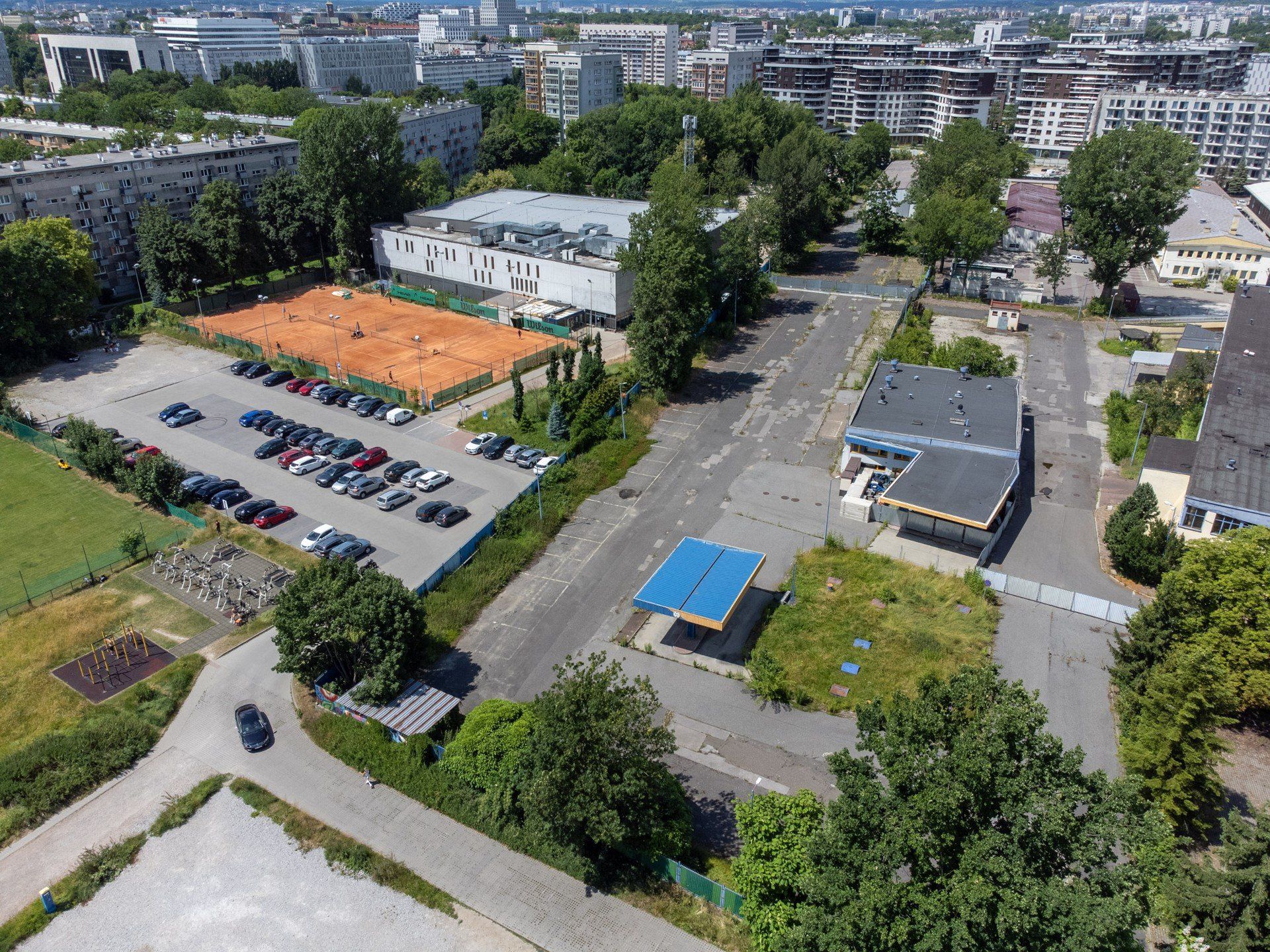 Teren dawnej bazy Poczty Polskiej w Krakowie przy ul. Cystersów