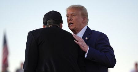 Szara eminencja nowego prezydenta USA. Zachowuje się jakby był wice-Trumpem [OPINIA]