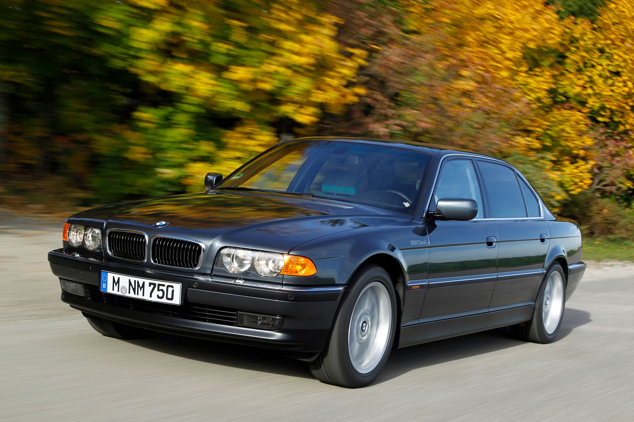 BMW Serii 7 (E38)