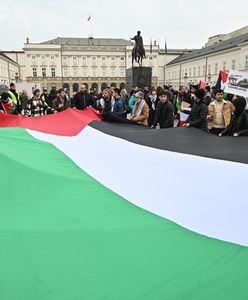 Skandaliczny transparent na marszu w Warszawie. Jest reakcja Dudy