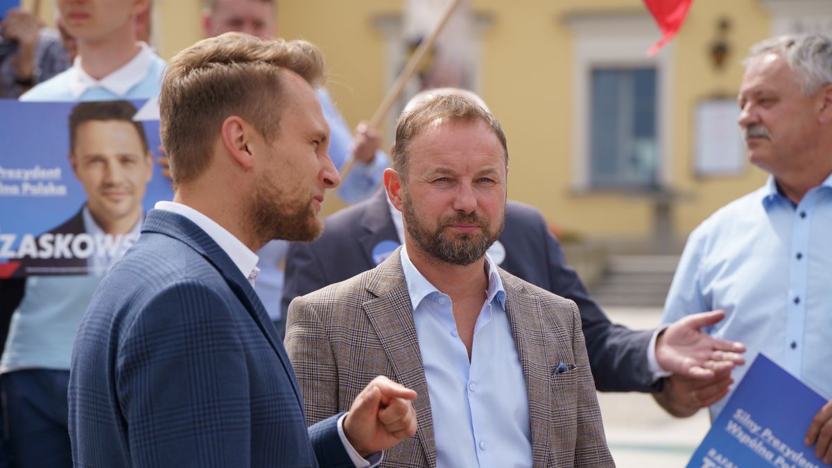 Tomasz Frankowski (w środku)