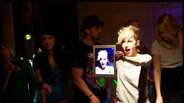 Pierwszy teledysk nagrany za pomocą iPada 2 1