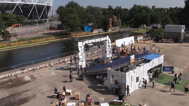 Jak wykorzystać stare lodówki? Zbudować kino! 1