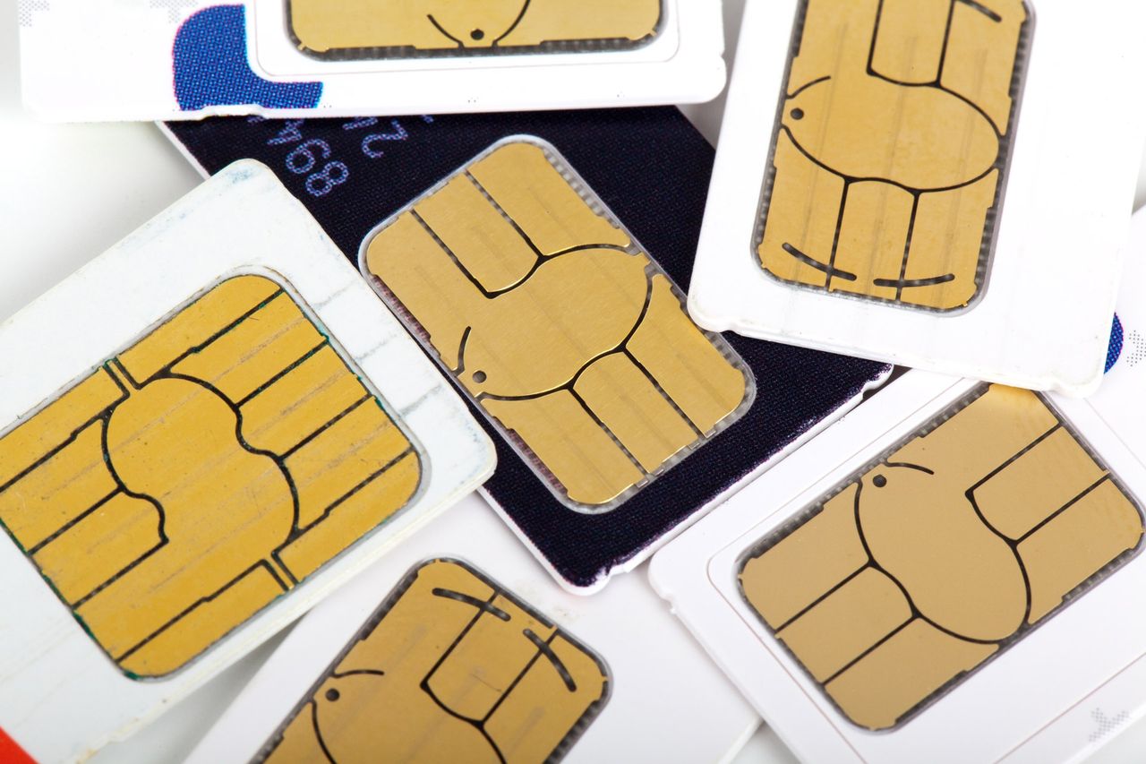 Karty eSIM wchodzą na rynek smartfonów. Co trzeba o nich wiedzieć?