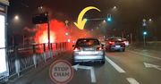 Puszczali fajerwerki z auta. Internauci oburzeni. "Brak wyobraźni"