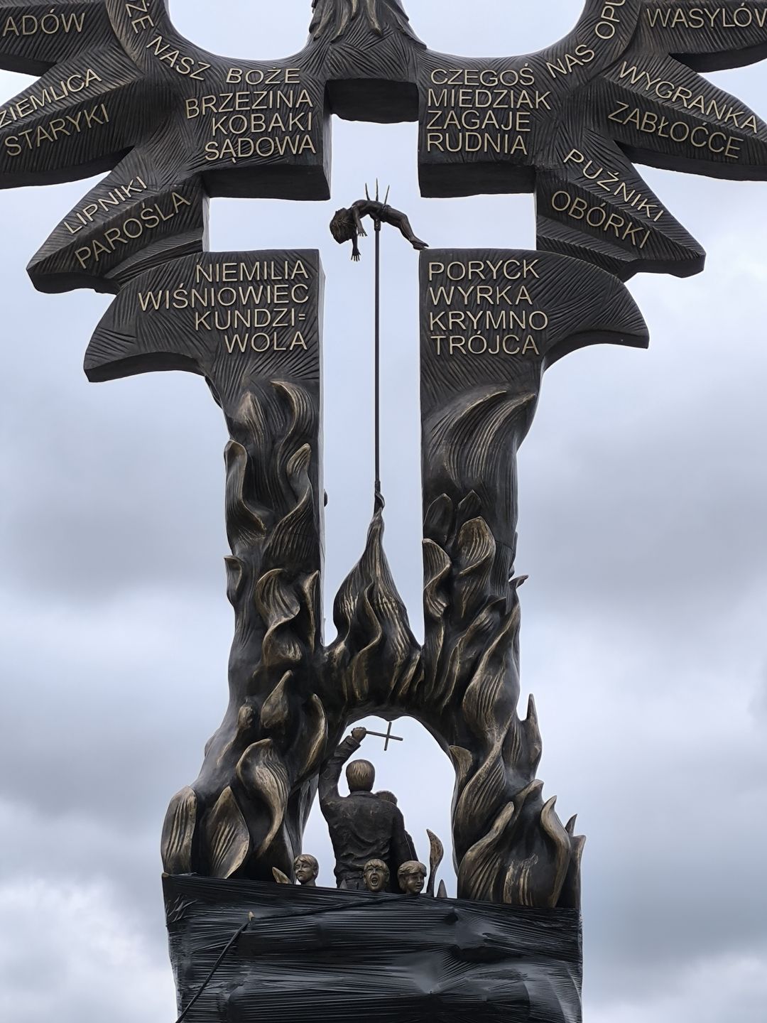 Pomnik "Rzeż wołyńska" w Domastawie