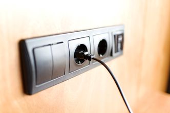 Zamrożenie cen prądu - jakie są zagrożenia i korzyści takiego rozwiązania?