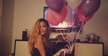 Rihanna DOSTAŁA TORT-SZMINKĘ!