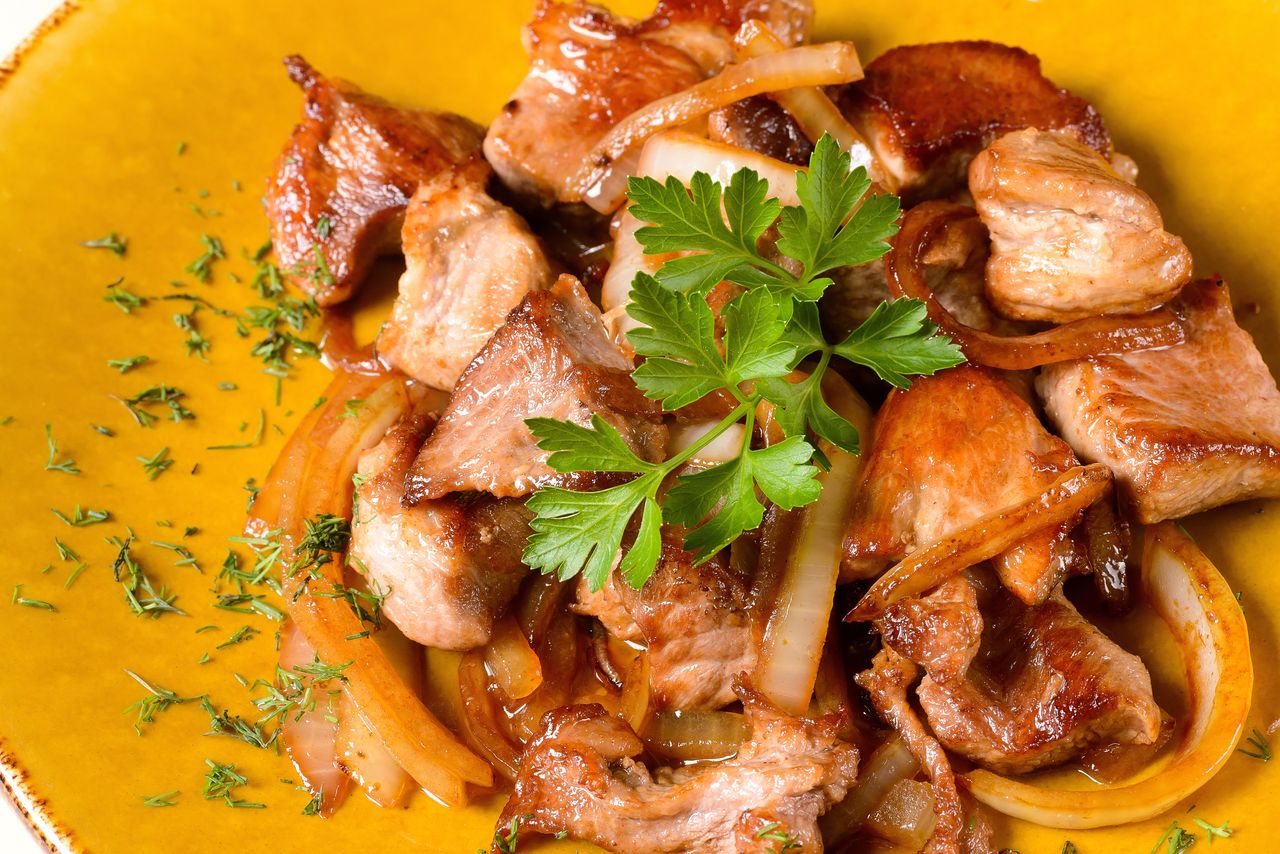 Dziadek robił po każdym świniobiciu. Zwykły gulasz może się schować