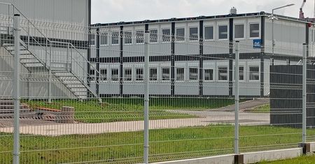 Kontrowersyjne miasteczko pracownicze w Płocku. Orlen zareagował na problem pracowników