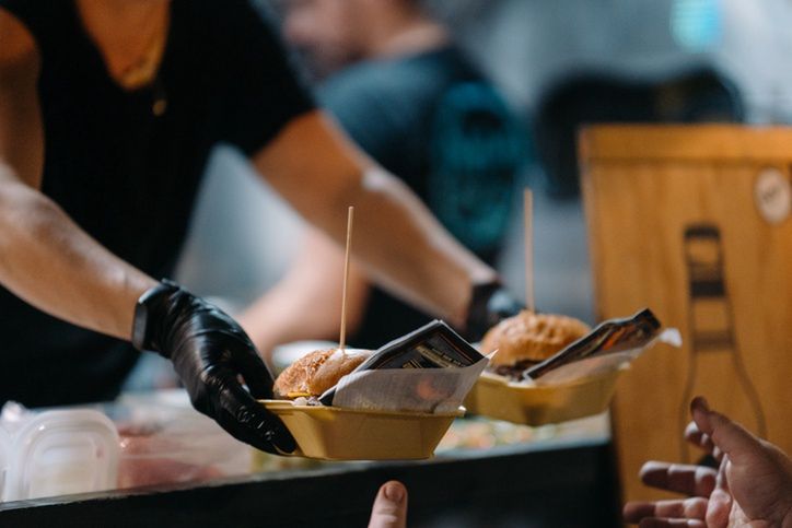 Na festiwalu znaleźć można różne stoiska z jedzeniem