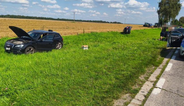 Nietrzeźwy kierowca audi spowodował wypadek, pasażer trafił do szpitala (zdjęcia)