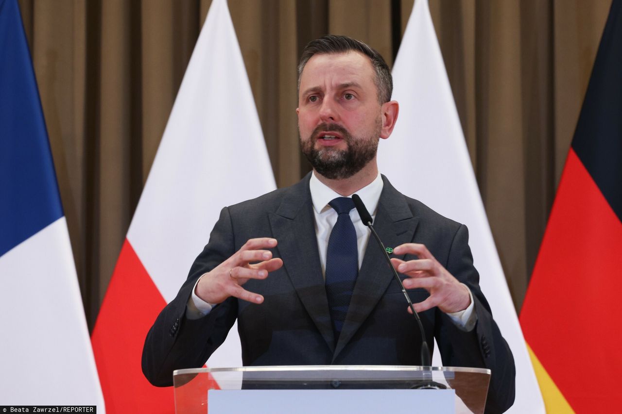 "Największa bzdura". Szef MON ostro odpowiedział PiS