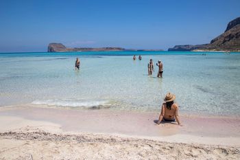 Najtańsza wyspa na lato 2026. Kusi rajskimi zatokami, a wakacje wykupisz za 1200 zł