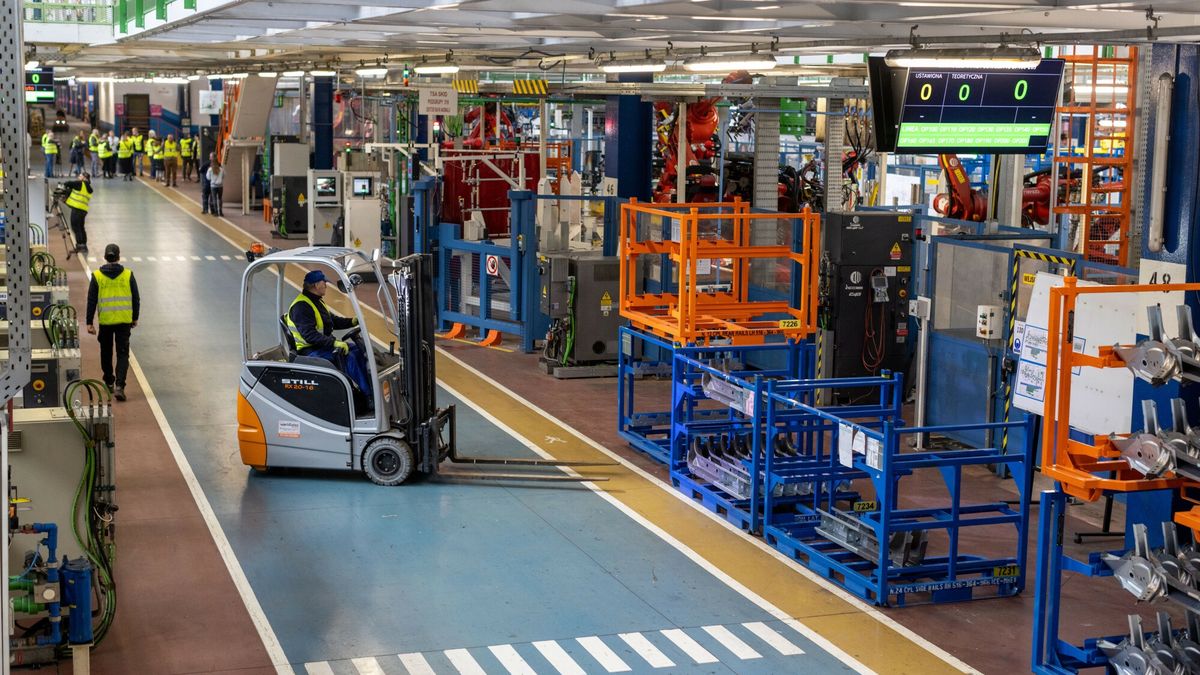 Produkcja modelu Jeep Avenger w Tychach
Fot. East News/Katarzyna Zaremba, Tychy, 08.03.2023. Prezentacja linii produkcyjnej modelu Jeep Avenger w zak?adzie Stellantis w Tychach.
Katarzyna Zaremba