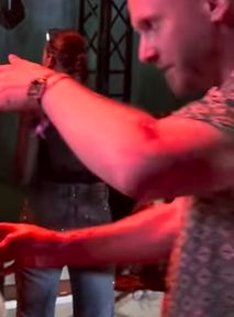 91-latka wiksowała na festiwalu do białego rana? Zauważyła ją nawet Peggy Gou