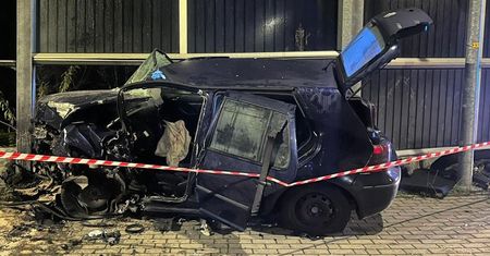 Podolsze: Pijany 19-latek ciężko ranny po dachowaniu volkswagena. Jechał bez prawa jazdy