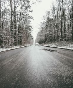 Pogoda. IMGW wydaje ostrzeżenia: śliskie drogi o poranku