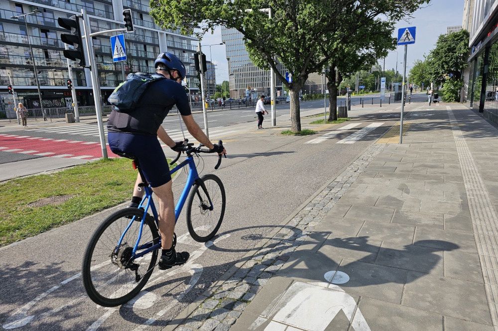 Góry, doliny i chaszcze na Sobieskiego. Co z remontem drogi dla rowerów? Poczekamy też na DDR wzdłuż parku nad obwodnicą