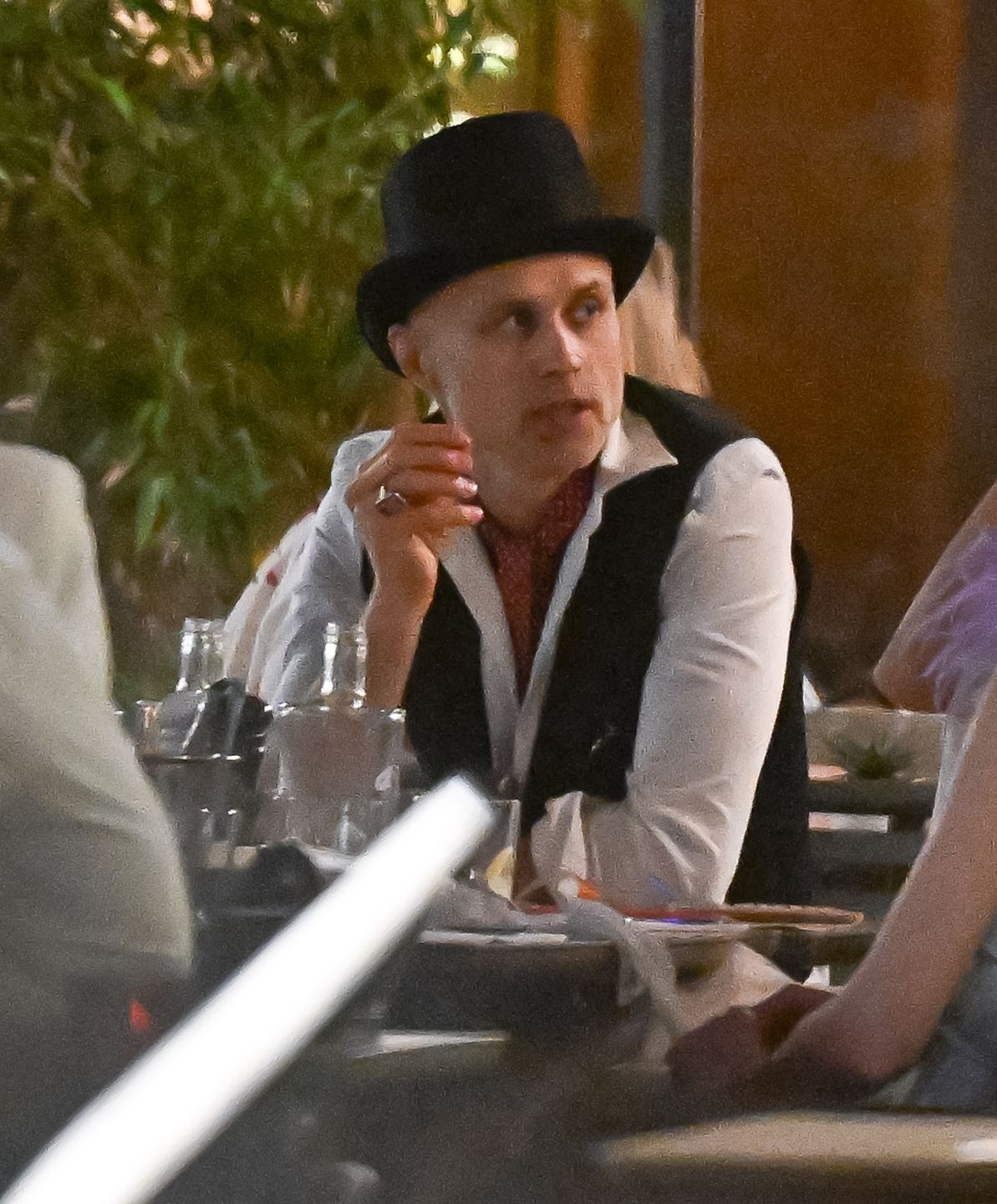 Maciej Zakościelny baluje na mieście z ekipą