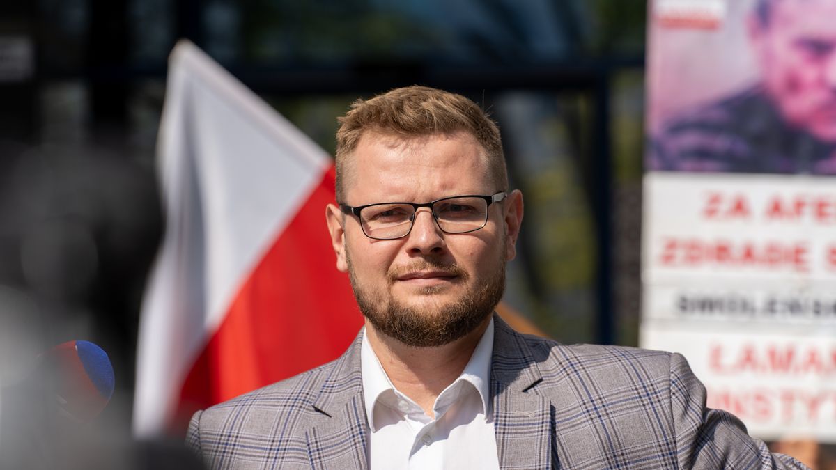 WARSAW, POLAND - 2024/08/27: MP Michal Wos looks on during a press conference. Politician MP Michal Wos appeared at the National Prosecutor's Office in connection with an ongoing investigation into the Justice Fund. The prosecution intends to present charges against him, as a suspect. The case points on alleged irregularities in the distribution of Justice Fund resources, with particular focus on Wos's decision to allocate 6,507,125.00 United States Dollar for the purchase of the controversial Pegasus surveillance system. Prior to the hearing, at 10:45 AM, Wos held a press conference in front of the National Prosecutor's Office building, addressing the media about the allegations and the broader investigation. (Photo by Marek Antoni Iwanczuk/SOPA Images/LightRocket via Getty Images)
