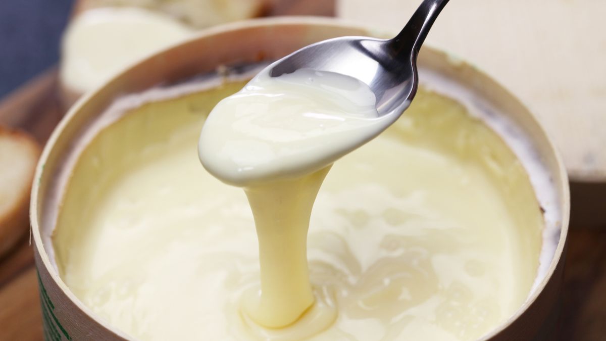 Serki topione czy słodzone jogurty owocowe to kaloryczna bomba, która obciąża nasz mózg