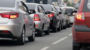 Lublin: Kierowcy w nerwach. Na ul. Strzembosza końca korka nie widać