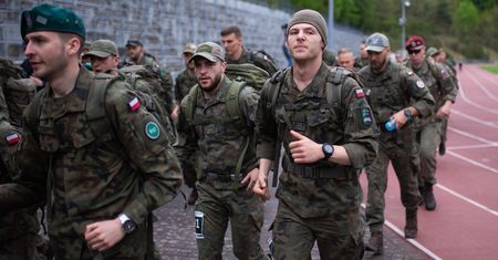 Tylko dla twardzieli. Ćwierćmaraton Komandosa w Słupsku z plecakiem 10 kg i pełnym umundurowaniem
