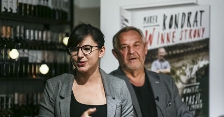 Marek Kondrat pracuje nad relacją z teściami. Przeszkadza pandemia
