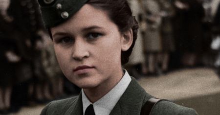 Ciąg dalszy historii dziewczyny ze zdjęcia. Wyszła ponownie za mąż, urodziła dziecko