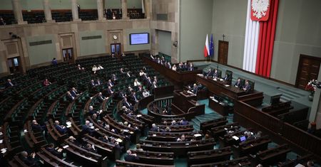 "Podatek od zrzutek" coraz bliżej? Sejm odrzucił senackie weto, ale posłowie mają inny pomysł