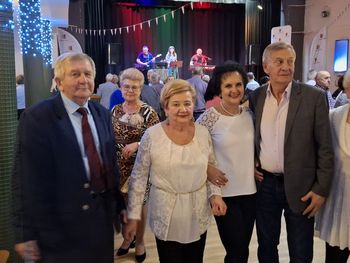 Radom: Świetna zabawa podczas potańcówki w Domu Kultury Idalin. Wieczór pełen tańca i muzyki na żywo