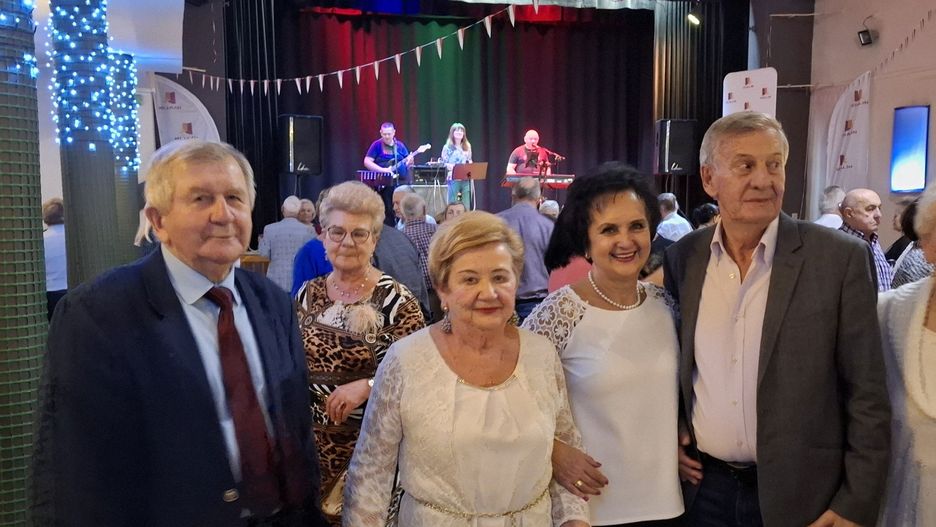 W Domu Kultury Idalin znów zebrało się wielu mieszkańców Radomia, którzy przyszli spędzić niedzielny wieczór przy tanecznej muzyce.