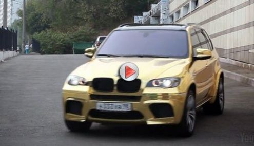Rosjanie potrafią śmiać się... z siebie. Złote BMW X5!