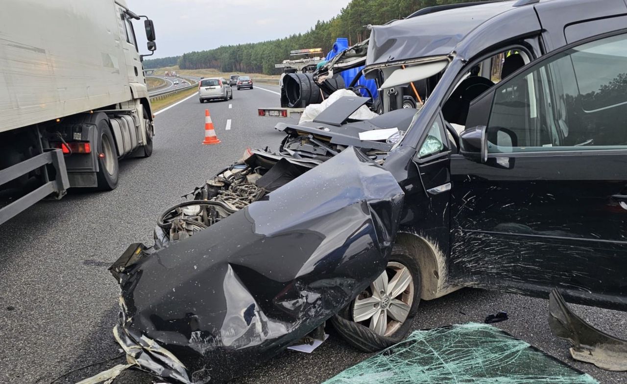 Gorzów: Volkswagen roztrzaskał się o przyczepkę obsługi S3