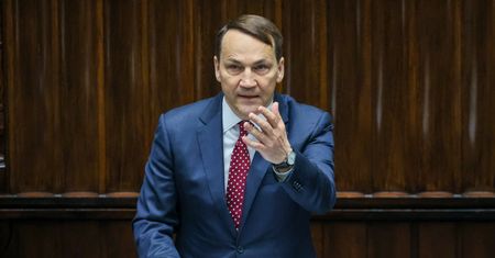 Czy Sikorski powstrzyma prawicę? [OPINIA]